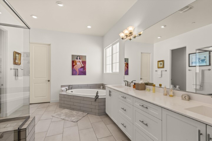 A premier 3/3 residence in Villa Portofino - Image# 18